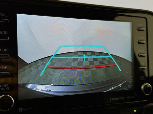 Used 2022 Toyota Highlander XLE image 8