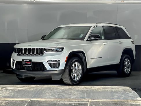Used 2023 Jeep Grand Cherokee Limited AWD/4WD image 7