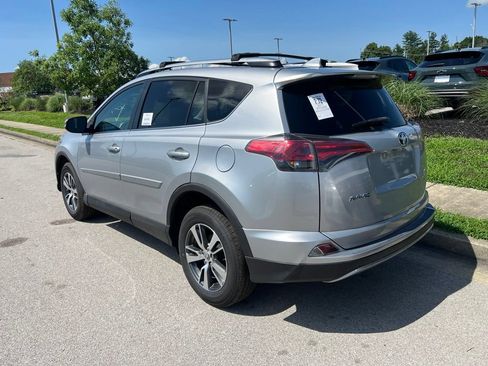 Used 2017 Toyota RAV4 XLE AWD/4WD image 4