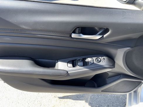 Used 2025 Nissan Altima 2.5 SV image 9