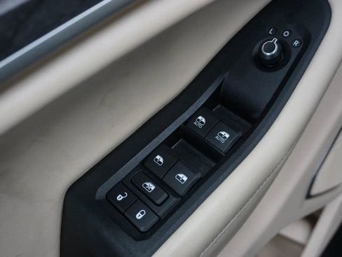 Used 2022 Jeep Grand Cherokee L Limited AWD/4WD image 6