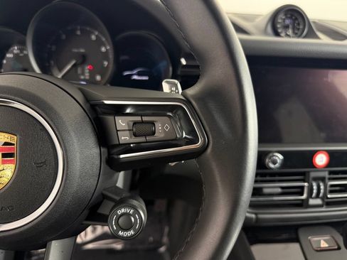 Certified 2025 Porsche Macan AWD/4WD image 28
