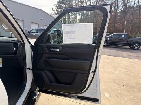 New 2026 Nissan Armada SV image 18