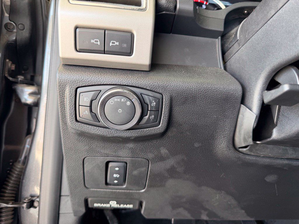Used 2017 Ford F250 Lariat w/ Chrome Package AWD/4WD image 19