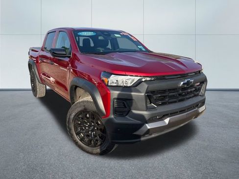 Used 2024 Chevrolet Colorado Trail Boss w/ Technology Package AWD/4WD image 5