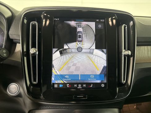 Used 2024 Volvo XC40 B5 Ultimate w/ Protection Package Premier image 16