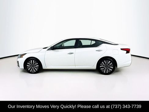 Used 2025 Nissan Altima 2.5 SV FWD image 4