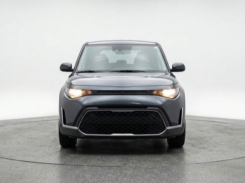 Used 2025 Kia Soul LX w/ LX Technology Package FWD image 2