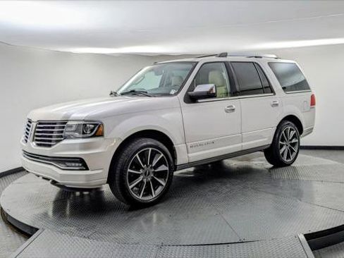 Used 2017 Lincoln Navigator Reserve image 2
