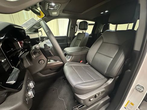 Certified 2025 GMC Sierra 1500 SLT w/ SLT Convenience Package image 28