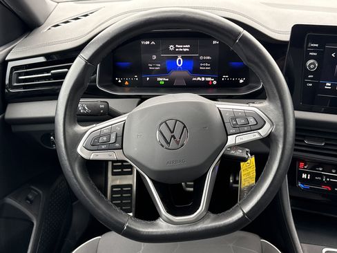 Used 2025 Volkswagen Jetta Sport image 18