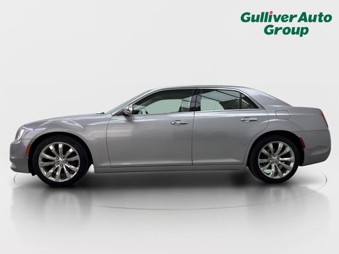 Used 2018 Chrysler 300 Limited w/ Safetytec Plus Group RWD image 3