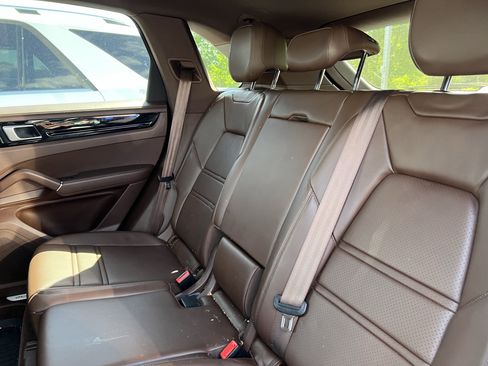 Used 2021 Porsche Cayenne image 34