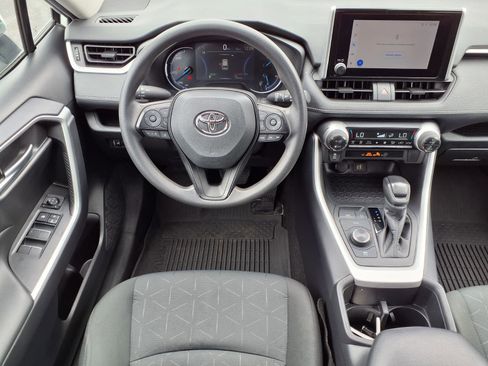 Used 2024 Toyota RAV4 XLE AWD/4WD image 2