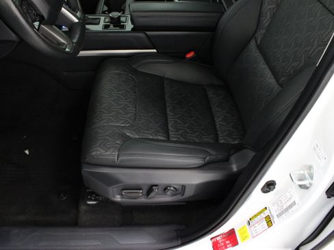 Used 2024 Toyota Tundra Limited AWD/4WD image 17