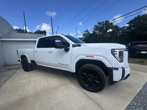 Used 2024 GMC Sierra 2500 AT4 w/ AT4 Premium Plus Package AWD/4WD image 4