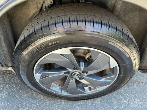 Used 2025 Nissan Rogue SV FWD image 32