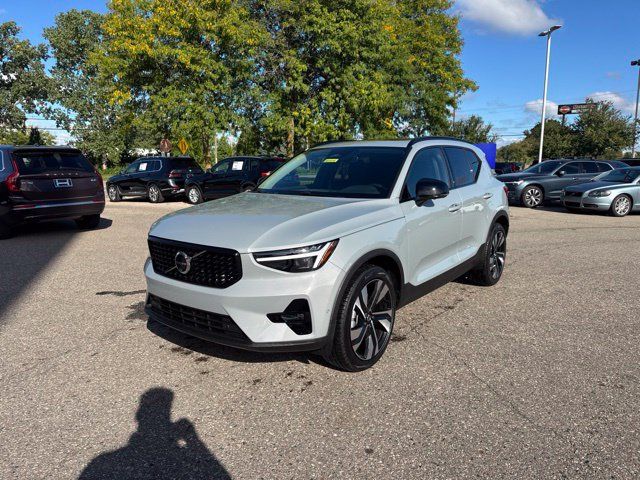 Used 2026 Volvo XC40 B5 Ultra w/ Climate Package AWD/4WD image 1