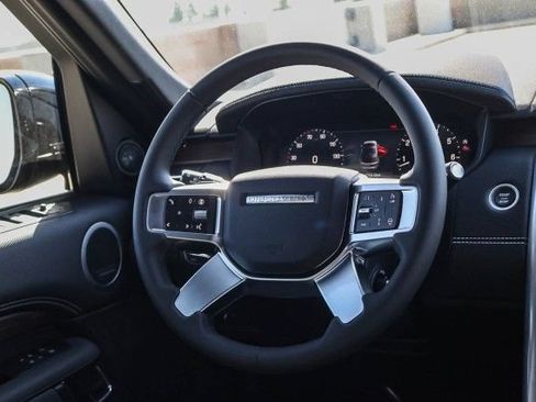 Used 2025 Land Rover Discovery Dynamic SE AWD/4WD image 18