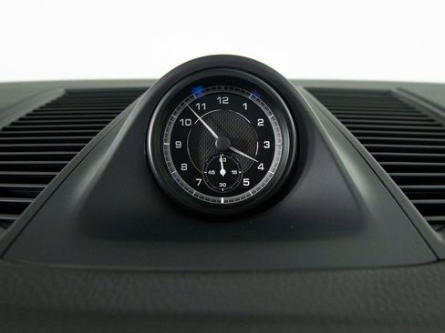 Certified 2025 Porsche Macan image 24