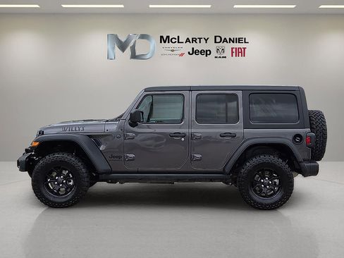 Used 2025 Jeep Wrangler Unlimited Sport AWD/4WD image 3