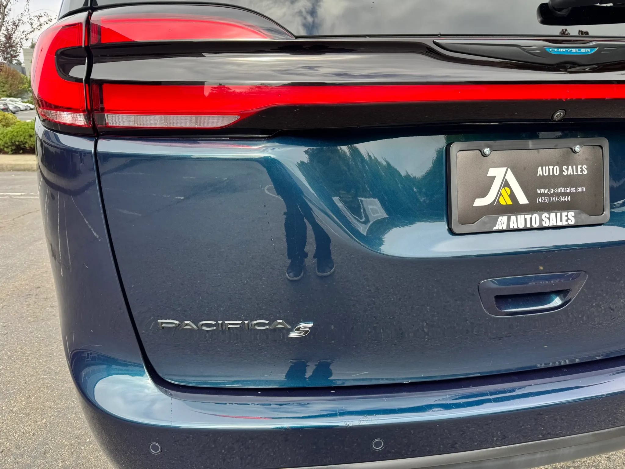 Used 2021 Chrysler Pacifica Touring-L w/ S Appearance Package FWD image 17