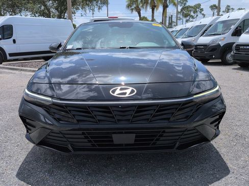 Used 2024 Hyundai Elantra SEL w/ Convenience Package FWD image 3