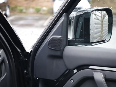 Certified 2025 Land Rover Defender 110 X-Dynamic SE image 10