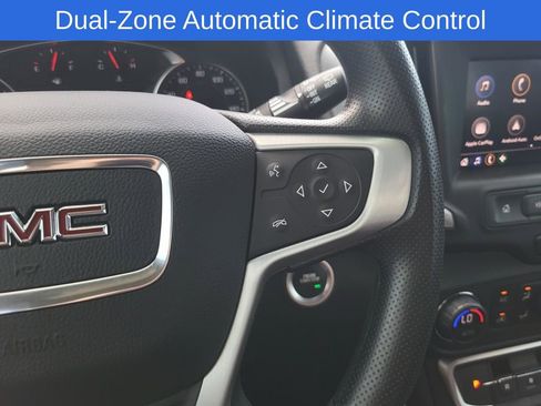 Used 2024 GMC Terrain SLE w/ Driver Convenience Package image 22