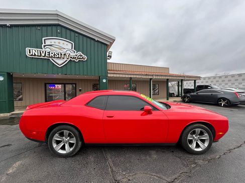 Used 2018 Dodge Challenger SXT RWD image 2