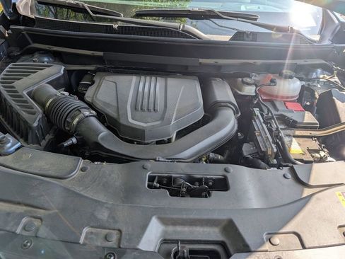Used 2024 Chevrolet Traverse LT FWD image 12