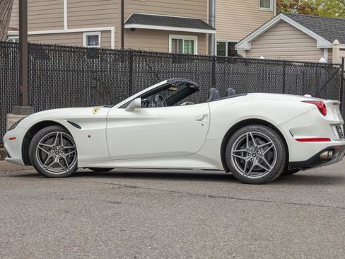 Used 2016 Ferrari California T RWD image 48