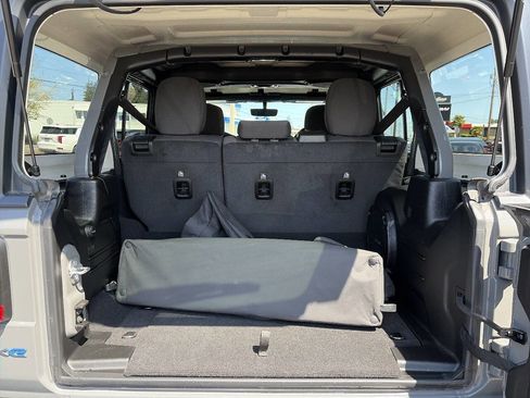 Used 2023 Jeep Wrangler Unlimited Rubicon 4xe AWD/4WD image 9