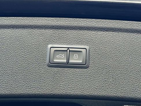 Used 2022 Audi Q5 2.0T Premium w/ Convenience Package image 13