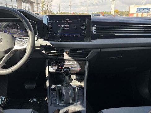 Used 2025 Volkswagen Jetta SE image 20