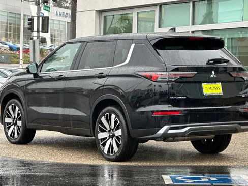 New 2026 Mitsubishi Outlander SE image 6