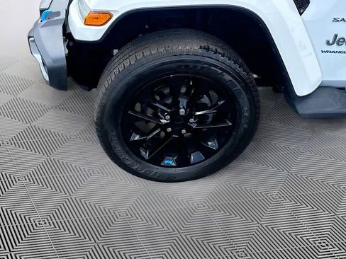 Used 2023 Jeep Wrangler Unlimited Sahara AWD/4WD image 35