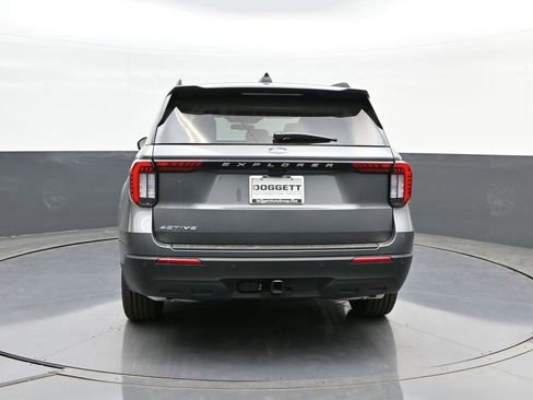 New 2025 Ford Explorer Active image 8