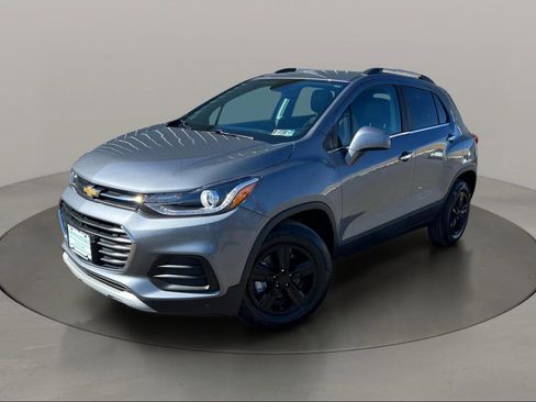 Used 2019 Chevrolet Trax LT w/ LT Convenience Package image 1
