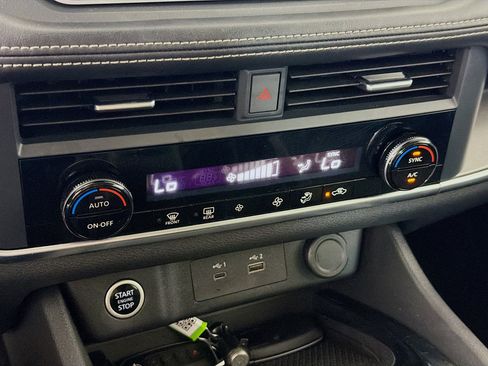 Used 2023 Nissan Rogue SV FWD image 23