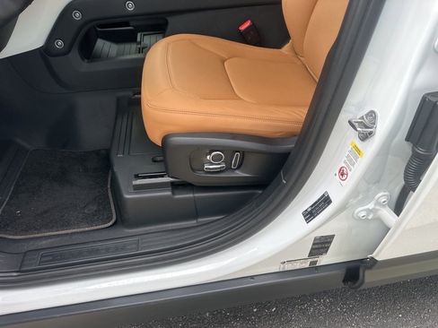 Used 2024 Land Rover Defender 130 S image 13