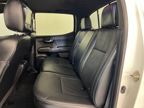 Used 2019 Toyota Tacoma TRD Sport image 14