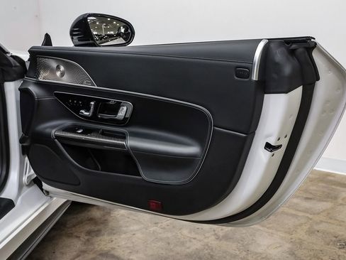 Used 2022 Mercedes-Benz SL 63 AMG 4MATIC image 38