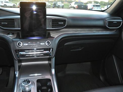 Used 2020 Ford Explorer Platinum w/ Premium Technology Package image 20