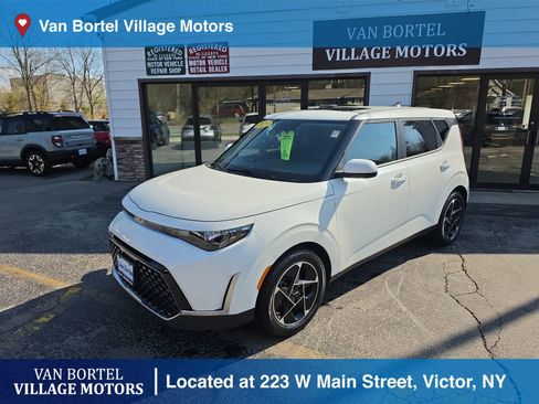 Used 2025 Kia Soul EX FWD image 1