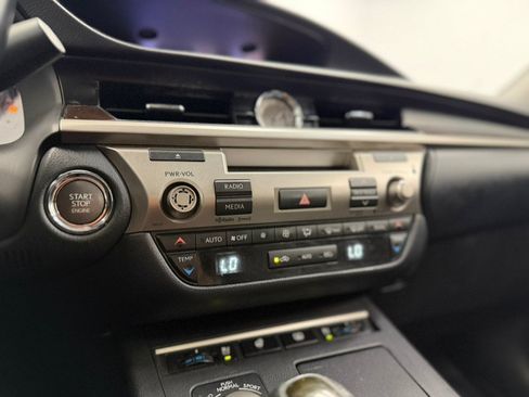 Used 2013 Lexus ES 350 w/ Luxury Pkg FWD image 61