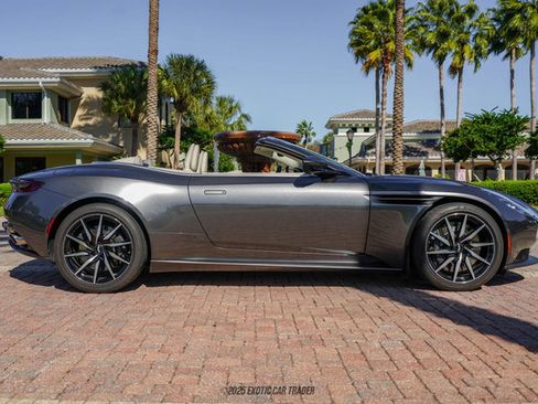Used 2020 Aston Martin DB11 Volante image 9