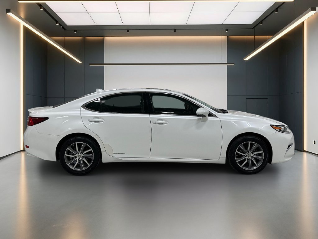 Used 2016 Lexus ES 300h w/ Luxury Package w/Wood Trim FWD image 7