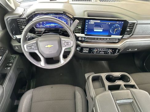 Used 2025 Chevrolet Silverado 2500 LT w/ Convenience Package image 16