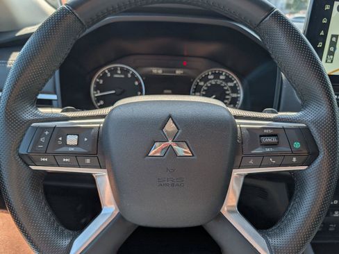 Used 2025 Mitsubishi Outlander SE FWD image 22